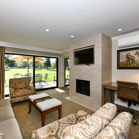 Beautiful And Modern Condo With Fairway Views At Silverado